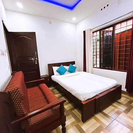 Deluxe Residency Hotel Kalpetta Exterior photo