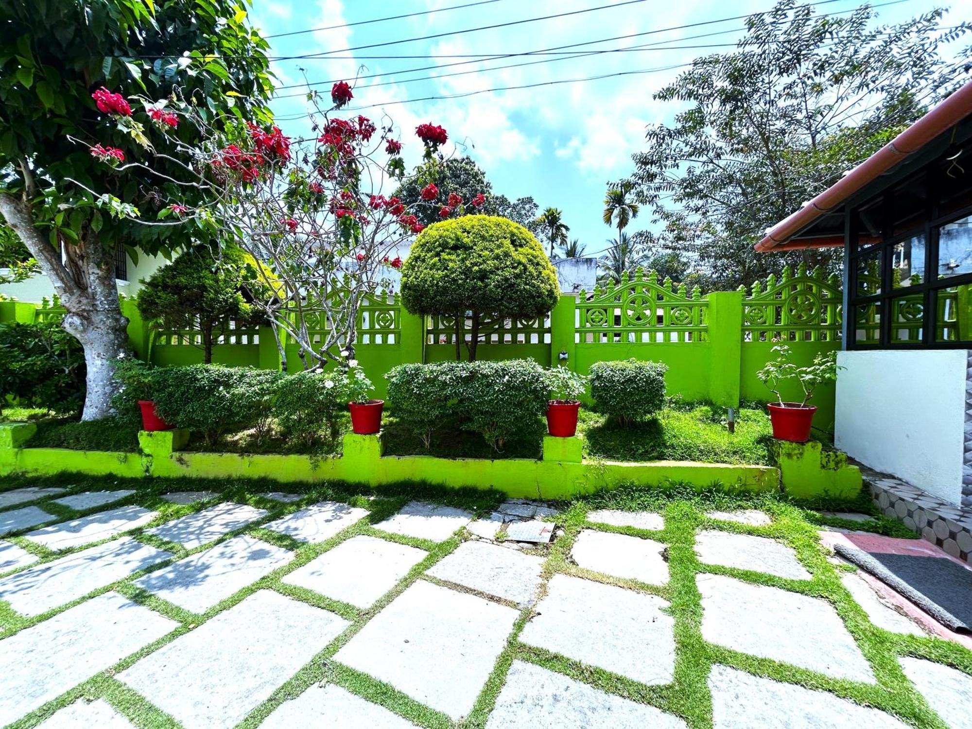 Deluxe Residency Hotel Kalpetta Exterior photo