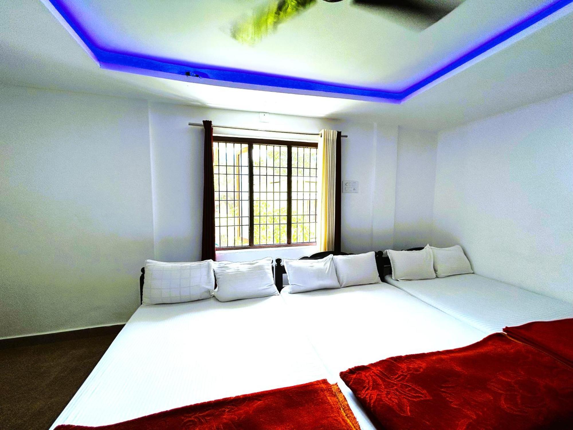 Deluxe Residency Hotel Kalpetta Exterior photo