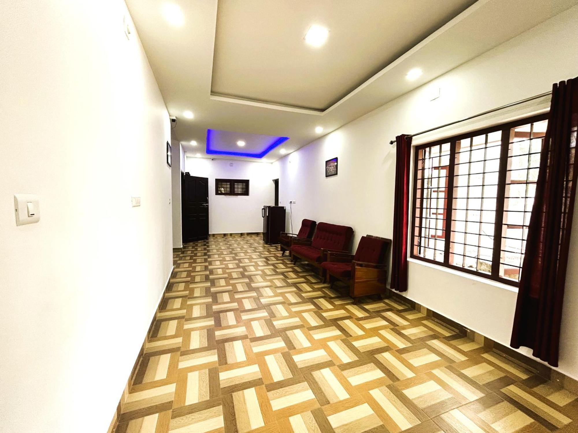 Deluxe Residency Hotel Kalpetta Exterior photo