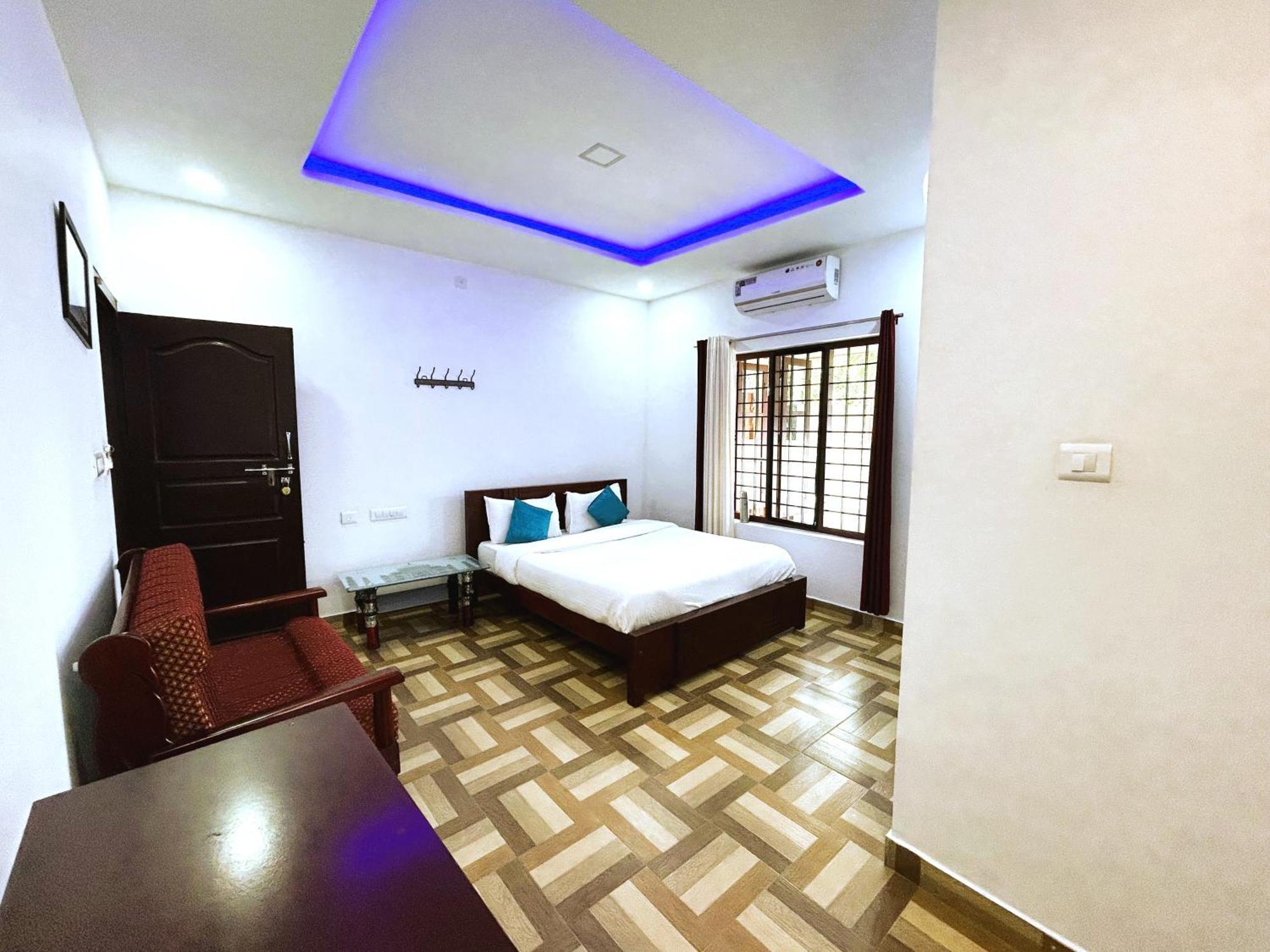 Deluxe Residency Hotel Kalpetta Exterior photo