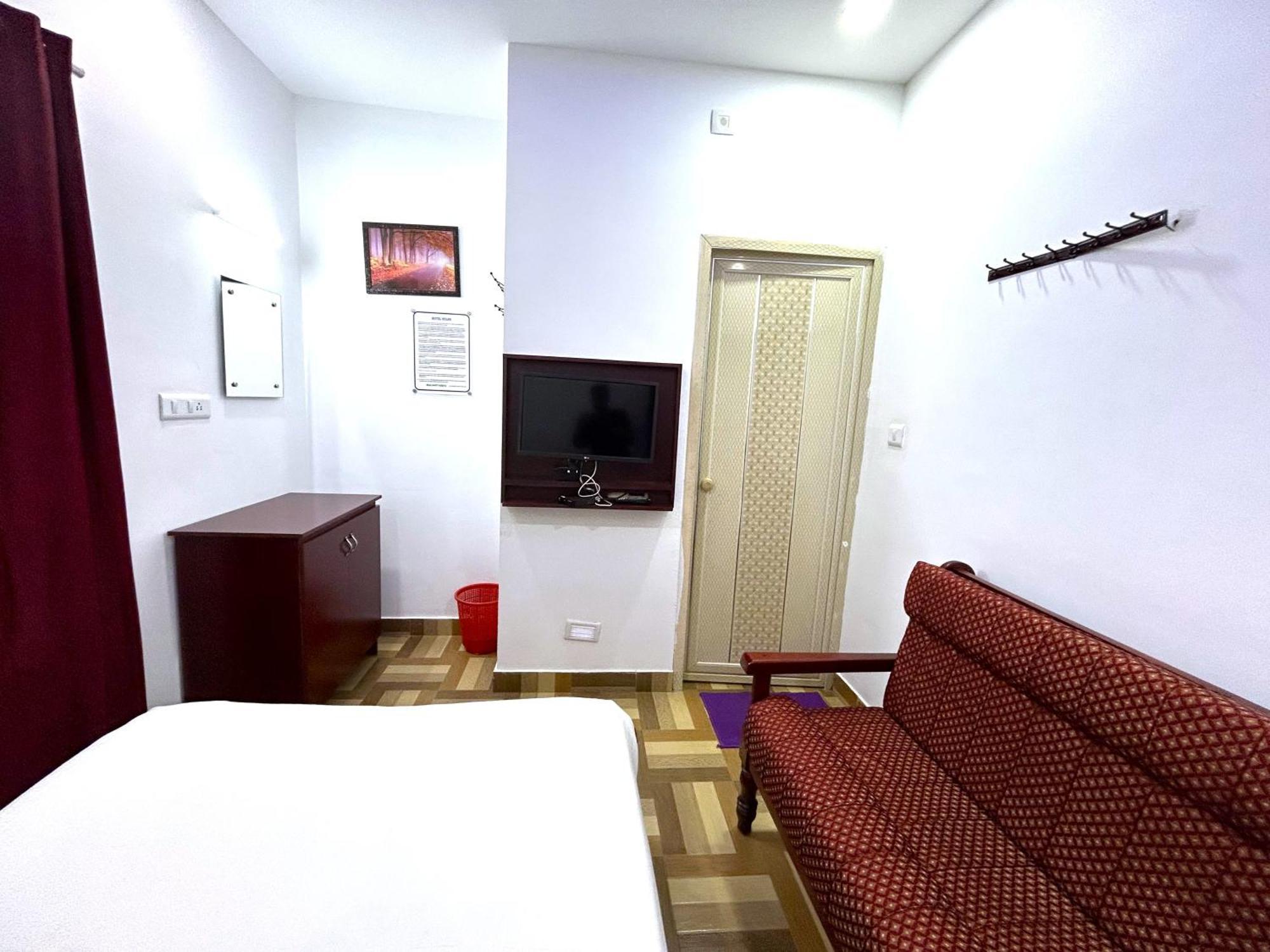 Deluxe Residency Hotel Kalpetta Exterior photo