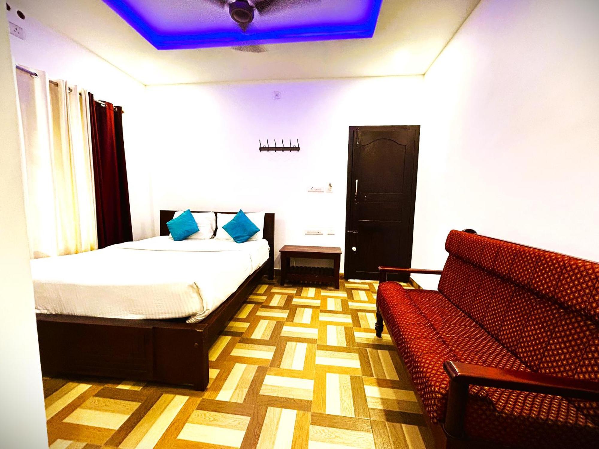 Deluxe Residency Hotel Kalpetta Exterior photo