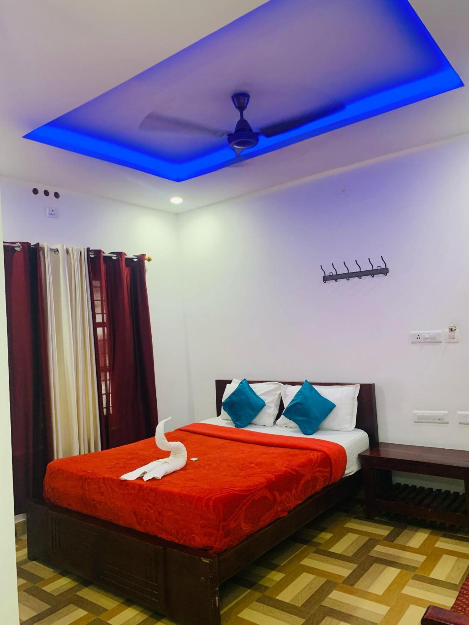 Deluxe Residency Hotel Kalpetta Exterior photo