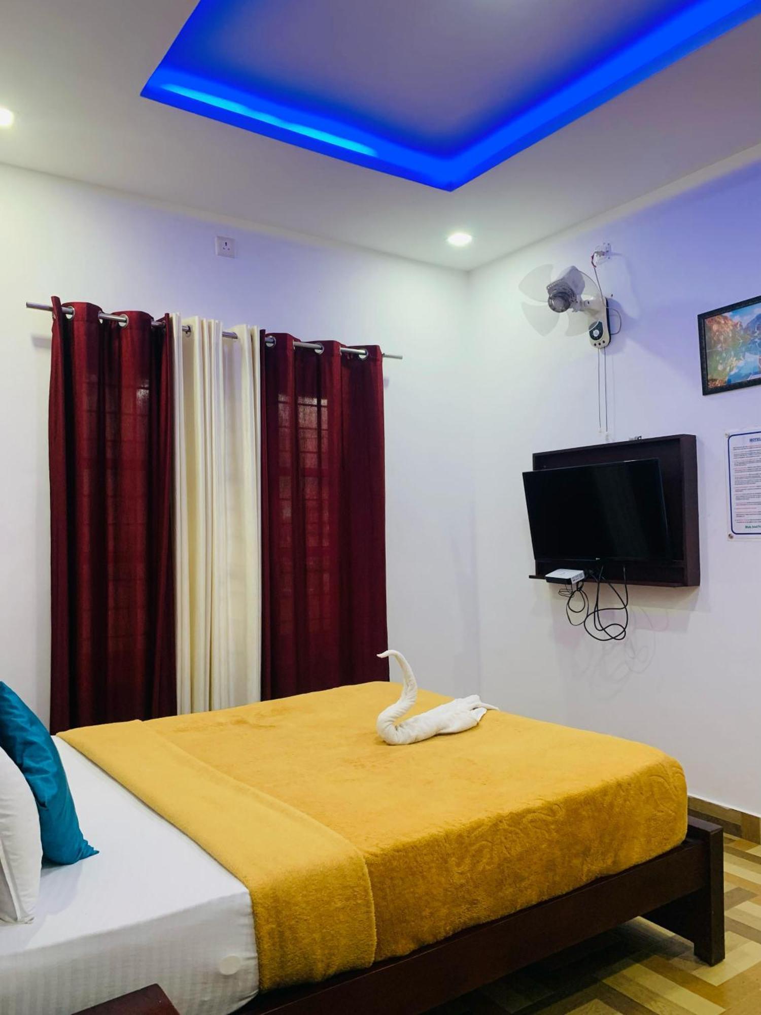 Deluxe Residency Hotel Kalpetta Exterior photo