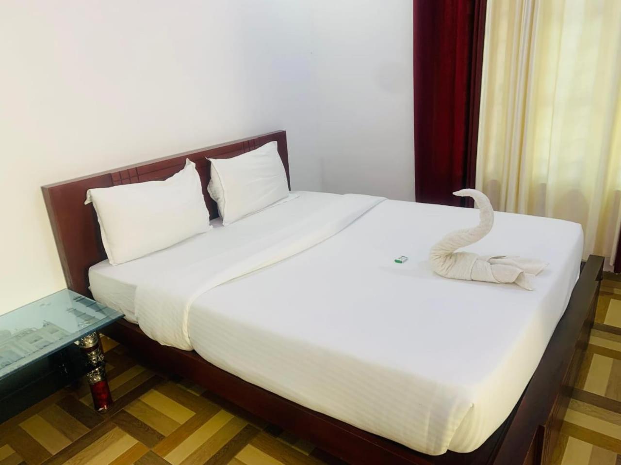Deluxe Residency Hotel Kalpetta Exterior photo