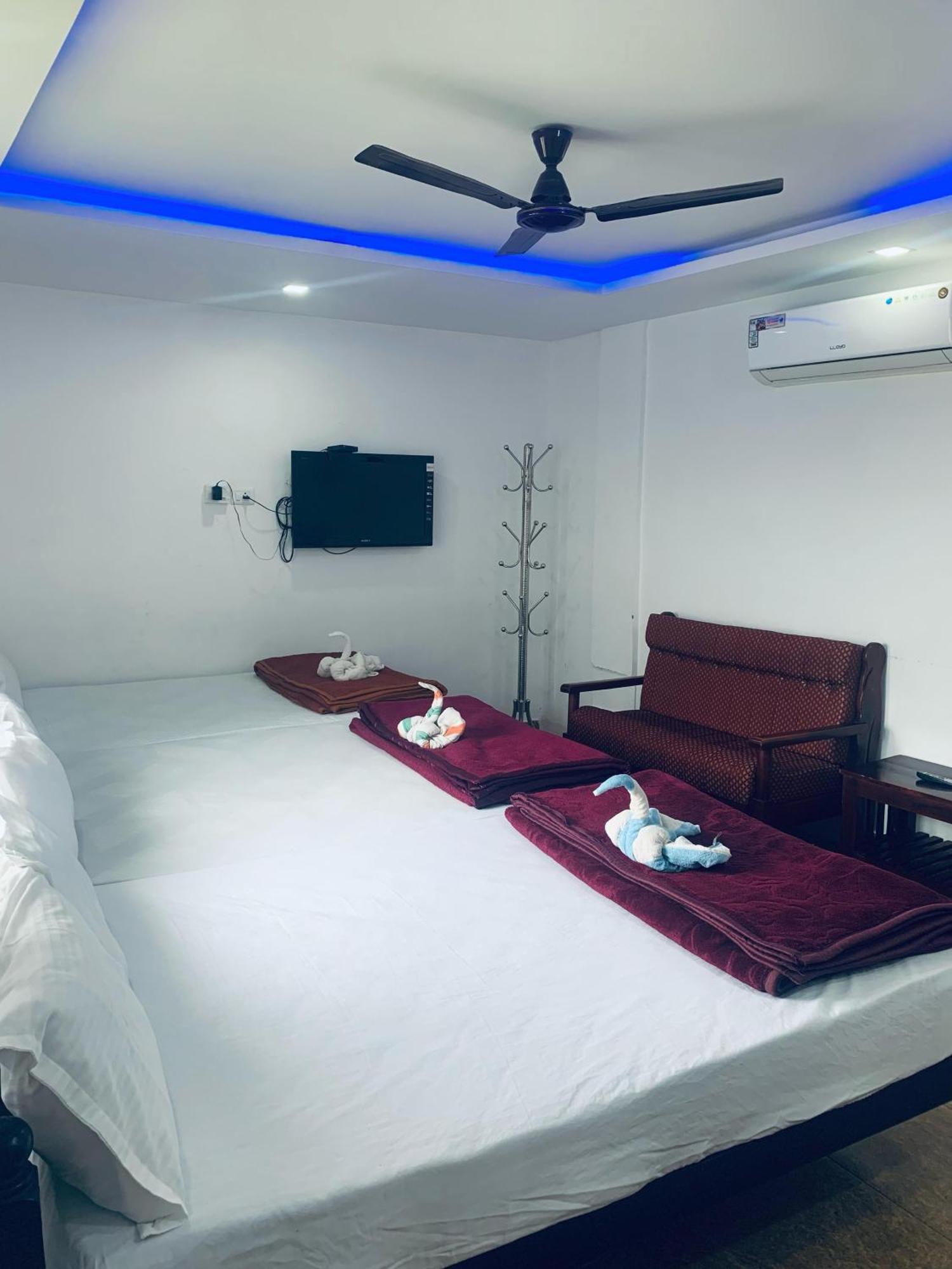 Deluxe Residency Hotel Kalpetta Exterior photo