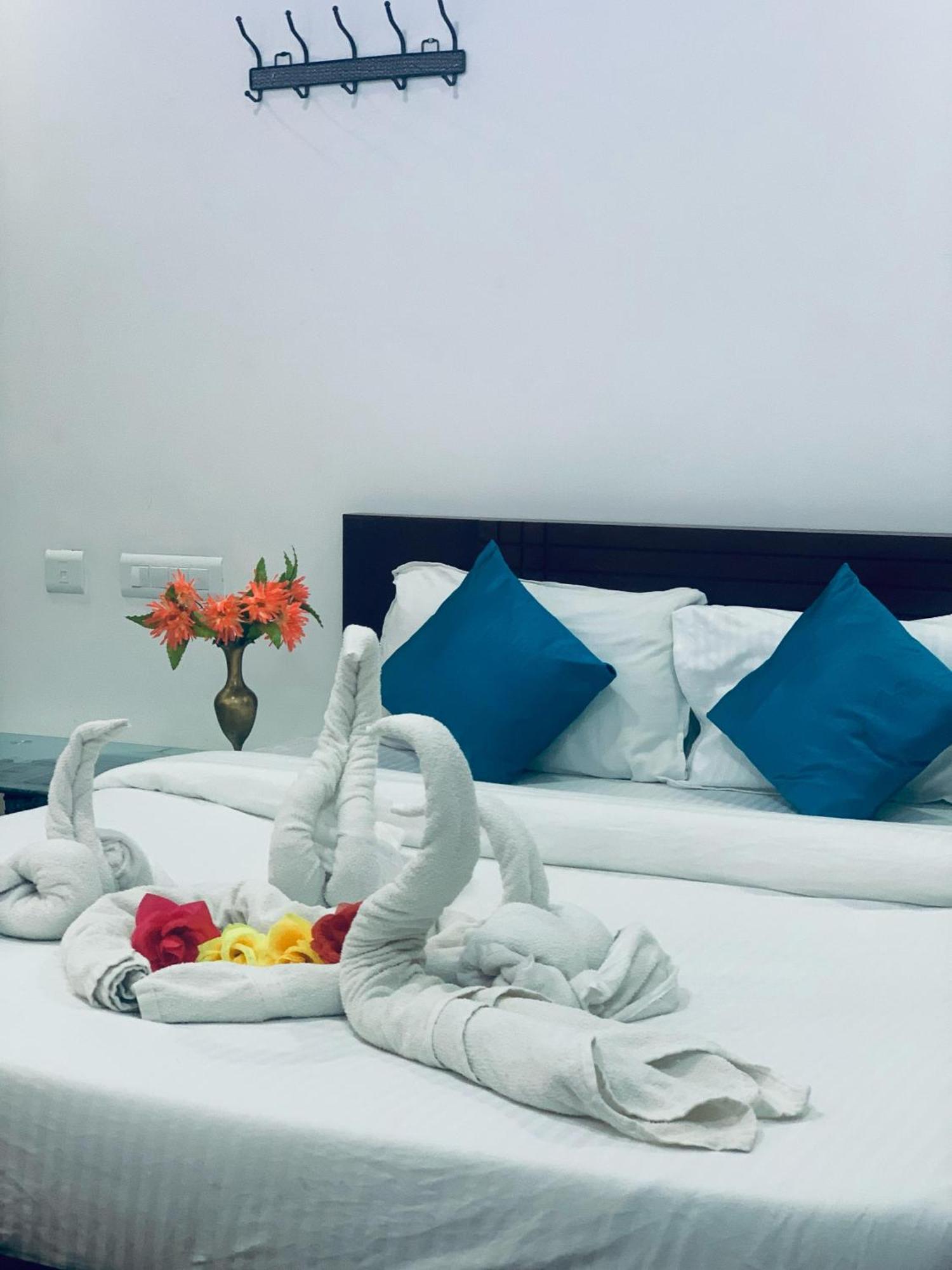 Deluxe Residency Hotel Kalpetta Exterior photo