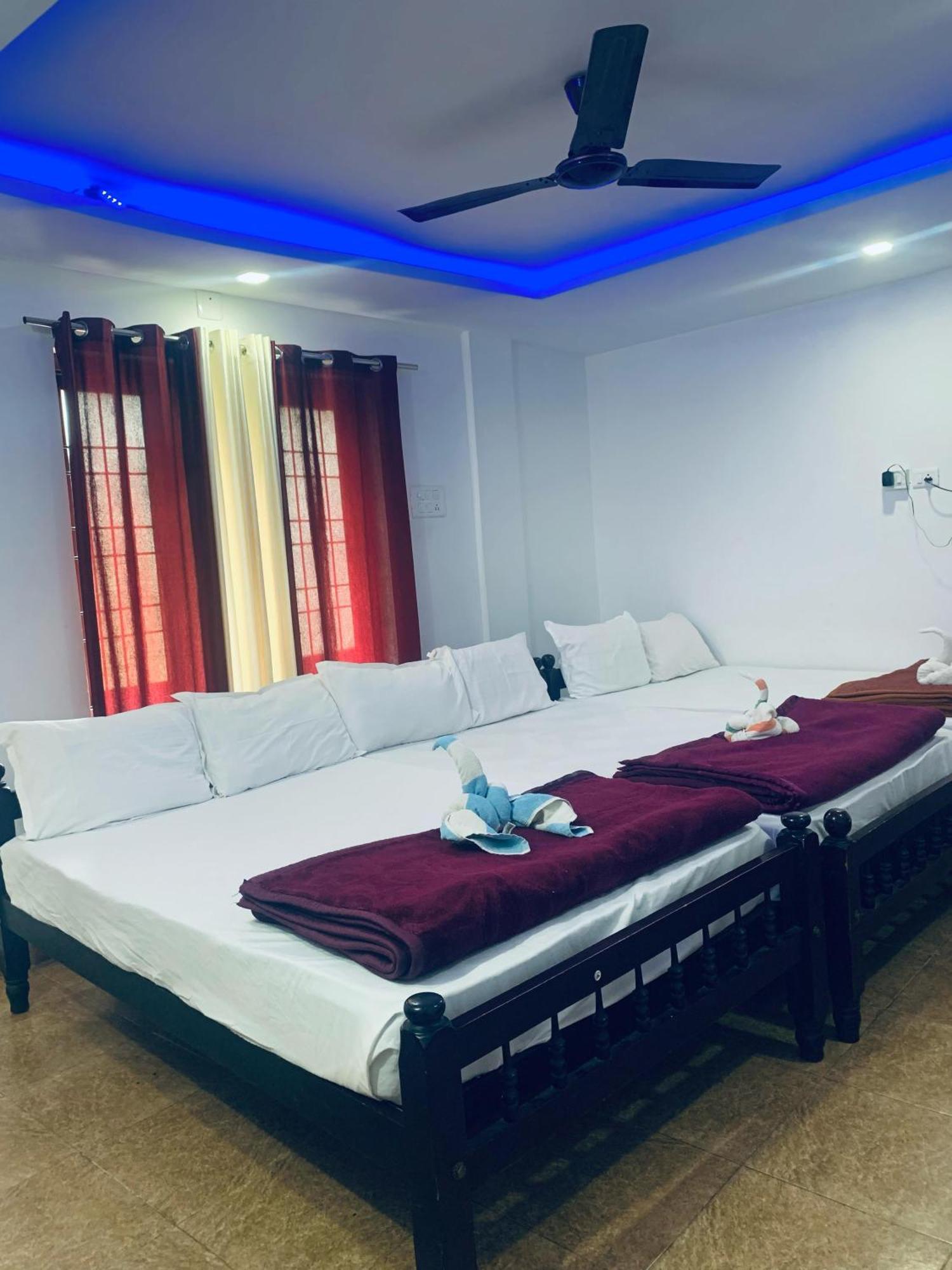 Deluxe Residency Hotel Kalpetta Exterior photo